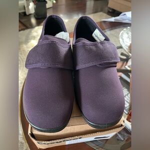 Cosyfeet Spicy Fabric Shoe - Women’s Size US 8 - Logan Berry